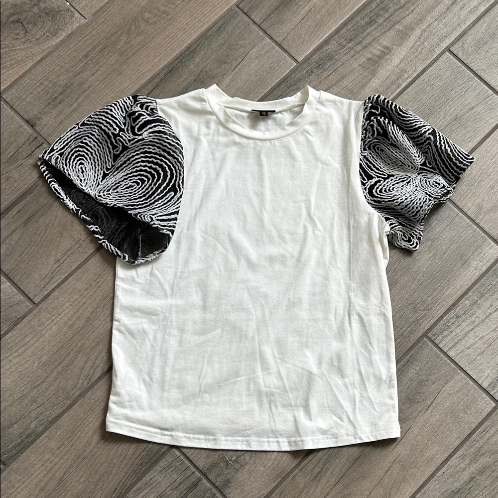 Elegant White and Black Women's Short Sleeve Top - Picture 1 of 5